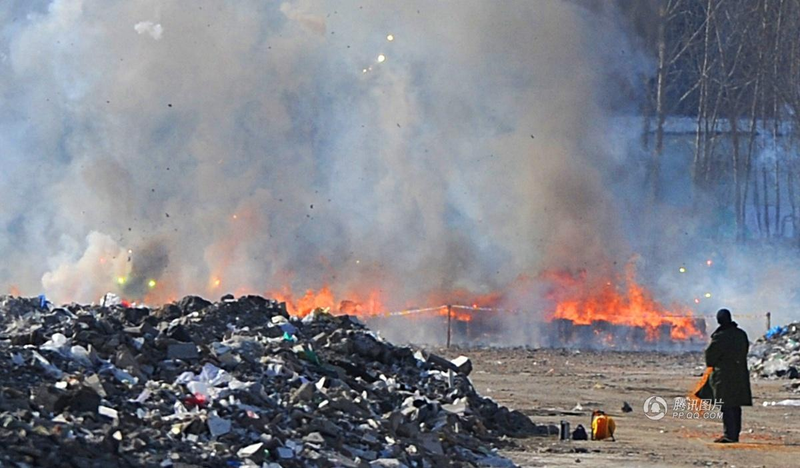 Illustration for article titled Chinese police destroyed 3,083 sets of firework creating huge explosion